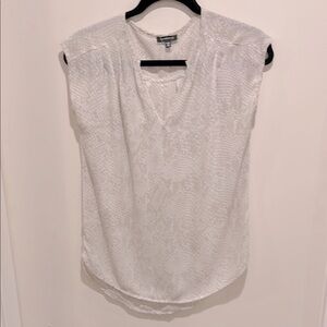 Express Beige‎ Neutral Snake Print short sleeve Blouse
100% nylon